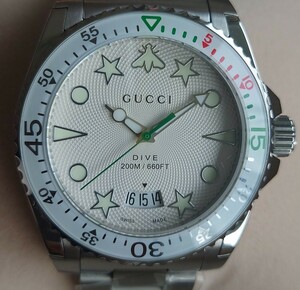 新品未使用　gucci　ホワイト　腕時計　YA136336ダイブ　メンズ　ウオッチ　ダイバーズウオッチ