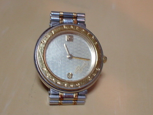 GUY　LAROCHE　女性用腕時計　薄型　ゴールド