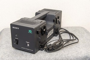 ソニー　SONY　Vマウント4連バッテリーチャージャー　BC-L100　ジャンク扱い