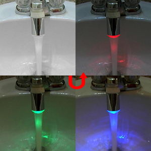 光る蛇口　LED蛇口ホルダーFAUCET LIGHT　温度によって色が変わる蛇口につけるLEDライト お湯を光でデコレーション