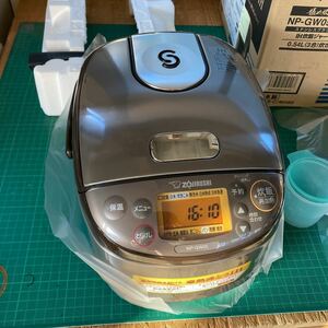 未使用 ZOJIRUSHI 象印 NP-GW05-XT 豪熱沸とうIH IH炊飯ジャー ステンレスブラウン 0.54L 3号炊き 21年製