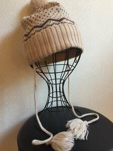 ◆Charlotte Ronson シャーロットロンソン ◆可愛い細三つ編み付きのポンポン付きニット帽◆キッズフリー