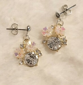 【No.2110】ピアス/イヤリング お花とラインストーン クリア