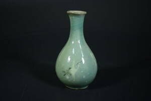 【和】(8137)　時代古作　高麗　李朝　白黒象嵌青磁花生　花瓶
