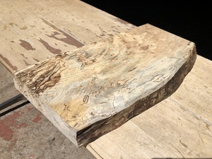 送料無料！【S558F】栃 560×180～248×40㎜ スポルテッド 乾燥材 木工 DIY 材木 天然木 無垢材《銘木すずめや》