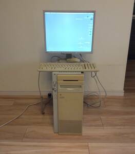 【ジャンク・Junk】 Apple Macintosh Quadra 950 M4300 メモリ128M HDD1G+230M 他付属品アリ，電源は入りました