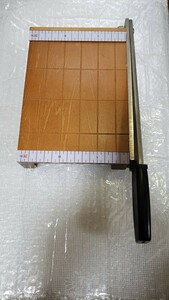 ペーパーカッター 裁断機　A5　卓上　事務用品 オフィス用品　小さい紙用　コンパクト