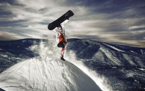 スノーボード フリースタイル スノーボードクロス トリック 雪 絵画風 壁紙ポスター ワイド版603×376mm （はがせるシール式） 016W2