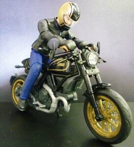 1/16？　ドゥカティ スクランブラー カフェレーサー ☆ライダーフィギュア付き ドカティ DUCATI bruder （ドイツ製品）