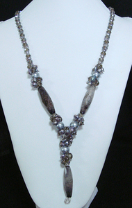 【オシャレなグレー系】天然縞瑪瑙と淡水真珠・クリスタルのY字ネックレス　65-66cm