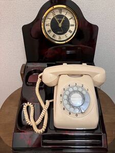 昭和レトロ　ダイヤル式白電話機　電話台オルゴール・時計付き２個セット売り