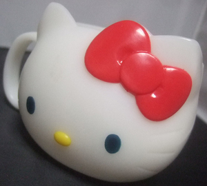 Hello Kittyフェイスマグ(乳白色)。