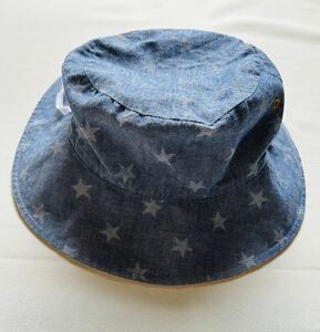 リバーシブル帽子　ブルー（星柄）×ベージュ（紺ライン）巾３５ｃｍ　深さ１４ｃｍ　円直径２０ｃｍ　あごゴムひも付き