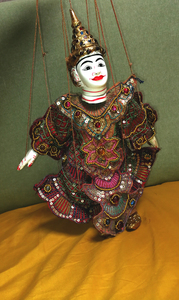 期間限定特価！豪華衣装を着たマリオネット　ラーマーヤナ　ラーマ王　操り人形　全長40cm程度　カンボジア
