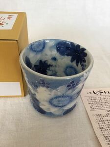 工房ゆずりは　瀬戸焼　姫碗　湯呑み　藍彩白絵花　蕎麦猪口にも　陶器　手描き　花柄　格安　ディスプレイ　女性に大人気