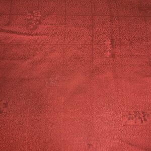正絹　着物ハギレ　約35×40 小花地模様　濃い赤色　はぎれ