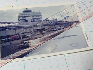 古写真 羽田空港 管制塔 ターミナル 飛行機窓から 1974年 モノクロ 個人撮影 長期自宅保管