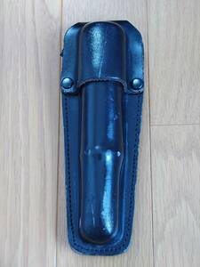 特殊警棒ケース　ノーベル工業製　４１型特殊警棒用（蓋付き）　本皮革製　昭和時代