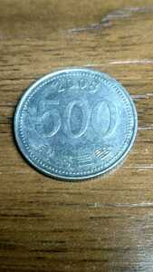 韓国500ウォン白銅製の硬貨2008年製