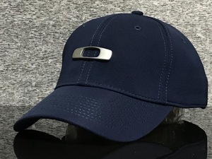 【未使用品】62D★OAKLEY オークリー キャップ 帽子 CAP 上品で高級感のあるネイビーの伸縮素材にメタル製ロゴ♪《伸縮前56㎝～59㎝位迄》