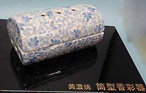 ◇24◇ 美濃焼☆香彩器 筒型 青唐草 香炉 陶器 国産品【信頼のヤフオク！実績２４年】★