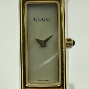 E181-SK1-613 ◎ GUCCI グッチ レディース腕時計 1500L クオーツ シェル文字盤 ゴールドカラー レクタンギュラー アナログ フェイス12mm ①