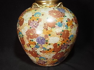 薩摩焼/丸十薩摩　花瓶　金彩色絵花文　金襴手　四耳付　花器　壷 ３２ｃｍ