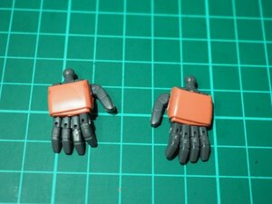 ☆FMP04☆ジャンク★バンダイ MG 1/100 シャア専用 ザクⅡ（Ver.2.0）可動手首のみ ジャンク部品取り 完成品