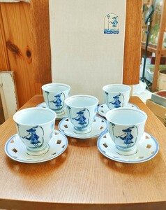 ★ 未使用品 有田焼 カップ＆ソーサー 5客セット 南蛮人 染付け 湯のみ 茶托 ティーカップ 和風 陶華窯 手書き 陶器 透かし 湯呑み 箱付