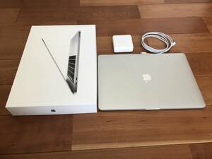 ★中古美品★A1707 Apple MacBookPro 15インチ Core-i7 250GB 充放電回数142回