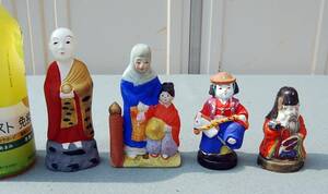 4体　土人形　お坊さん　　安寿と厨子王　　武家の子息：木馬のおもちゃ　　寿老人：磁器製