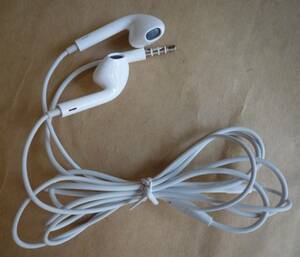 美品 Apple 純正品 イヤホン EarPods with 3.5㎜ Headphone plug コントローラー有り イヤフォン ヘッドセット iPhone アップル ①②