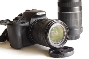 美品 キャノン EOS Kiss X7 デジタルカメラ / レンズ EF-S 18-55mm 3.5-5.6 IS STM / 55-250mm 4-5.6 IS 2 