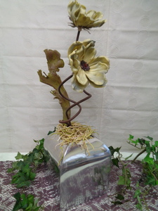 アートフラワー　アルミ製花器　アネモネ＆多肉植物　オブジェ　置飾り　造花　中古品