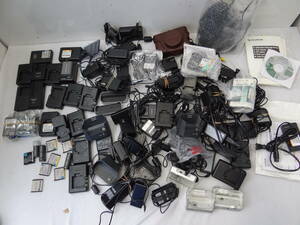 Z14C 大量 箱いっぱい FUJIFILMのビデオやカメラの 充電器 電源アダプター バッテリー クレードル アクセサリー 等 色々 中古 ジャンク