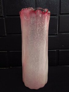 t1833　昭和レトロ　美品　岩田硝子　花びん　フラワーベース　花瓶　アートグラス　ピンク系　高さ約30cm　置物　インテリア　IWATA GLASS
