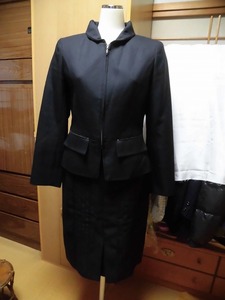 ★フォーマルスーツ　喪服　黒　９号　美品★