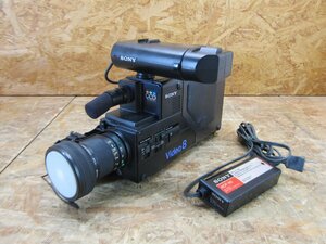 ◎通電確認済み SONY CCD-V8 カメラ一体型8ミリビデオ バッテリーチャージャー電源ケーブル付き ジャンク 現状品◎Z1285