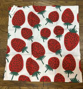 クリックポ送込♪マリメッコ♪marimekko♪いちご　pieni mansikka柄 クッションカバー　①