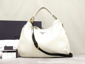 ●超美品●PRADA プラダ●シルバー金具ロゴ●カーフ レザー 本革●2way ハンド ホーボー バッグ●オフホワイト●B5 収納 かばん●Js45240