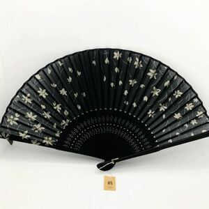 新品　未使用　タグ付き　シルク絹生地紙貼り透かし/扇骨竹製/扇子　花柄　即決　和装小物　着物　和服　即決！