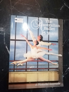 写真集 オーストラリアのバレエ　The Australian Ballet 25 years バレエ　洋書　英語　ダンス