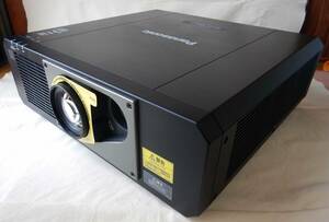 Panasonic PT-RZ575 レーザー光源 WUXGA 5200lm 使用時間：264H 収納ケース付き
