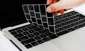 シリコン製キーボードカバー 日本語 黒色 ＋トラックパッドフィルム MacBook Pro 13インチTouchbar付き（A1706 A1989モデル）