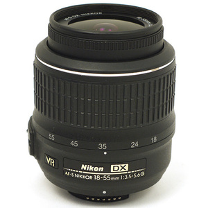 【中古】Nikon AF-S DX NIKKOR 18-55mm f/3.5-5.6G VR 訳あり [管理:1050021776]