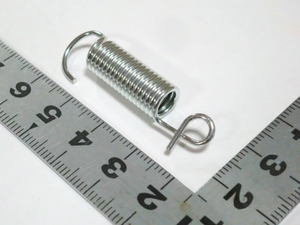 □新品　引っ張りばね　バネ　外径φ8.5mm　素線径Φ1.4mm　フック内間寸法40.5mm　17.5巻　初張力約1.5kg　フック　スプリング☆1/