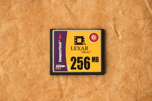 LEXAR レキサー　CFカード　小容量256MB 動作確認済み