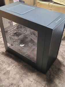 【送料無料】Thermaltake Versa H18 ミニタワー型PCケース CA-1J4-00S1WN-00 RGBファン5個付属