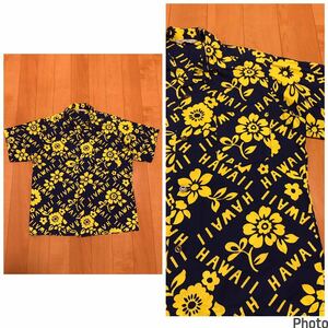 美品☆HAWAII製／60s-70s ISLAND FASHIONS サイズS 半袖ビンテージアロハシャツ インディゴ調ネイビー色・POPな花&ロゴ英字総柄 メタル釦