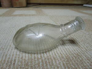 旧日本軍　大日本帝国　星マーク　錨　大砲　和ガラス　型ガラスの瓶　水筒　水指　無傷少々汚れ有　全長約16cm最大幅約9.3cm高さ約7.5cm